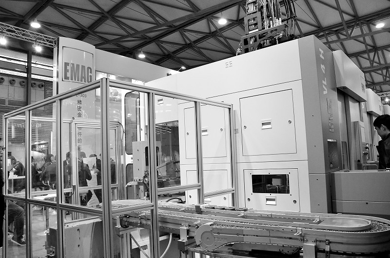 第9屆中國數控機床展展現行業“新環境、新格局(圖2) 4月11日~15日,由中國機床工具工業協會主辦的第九屆中國數控機床展覽會(CCMT2016)在上海新國際博覽中心舉辦。本屆展會以“新環境、新格局、新作為”(簡稱“三新”)為主題,國際化程度進一步提高,是本年度國內舉辦的規模最大、品牌知名度最高的機床工具展。