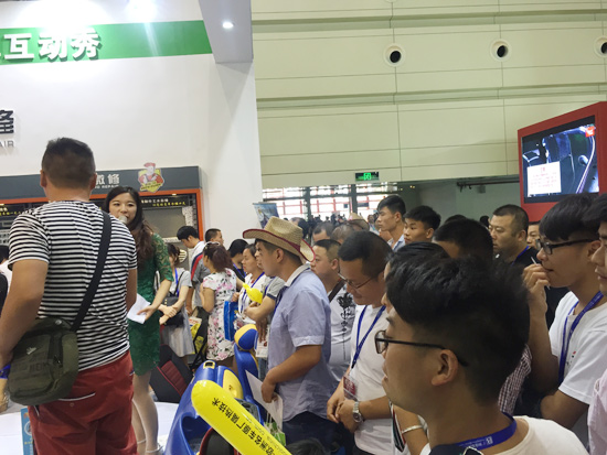 慧聰網(wǎng)展臺2CT08展臺人潮如虹