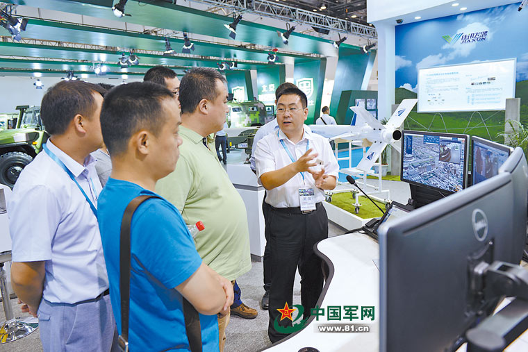 ＂猛虎＂裝甲車、無人救生船現身軍民融合展會(圖1)