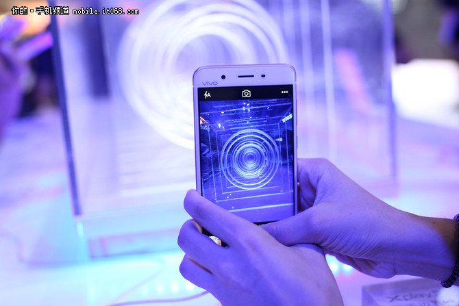 照亮電信天翼展:搶先體驗(yàn)vivo X7Plus(圖4) 照亮電信天翼展:搶先體驗(yàn)vivo X7Plus