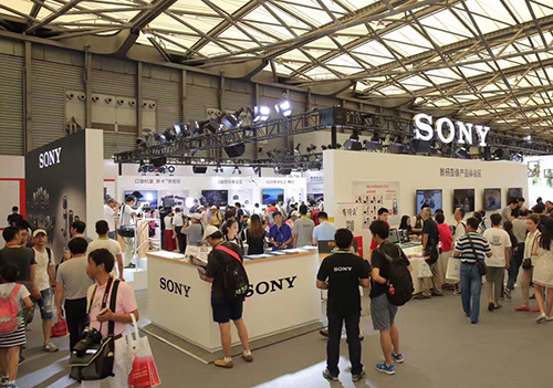 第十八屆國際攝影器材展在滬開幕(圖2) 第十八屆國際攝影器材展在滬開幕(圖2)