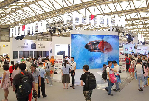 第十八屆國際攝影器材展在滬開幕(圖1) 第十八屆國際攝影器材展在滬開幕(圖1)