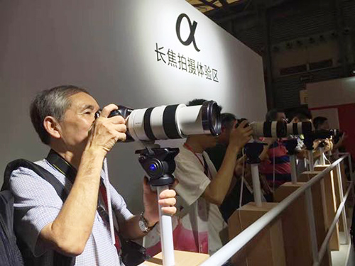 第十八屆國際攝影器材展在滬開幕(圖3) 第十八屆國際攝影器材展在滬開幕(圖3)