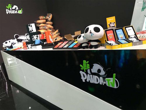 冰火碰撞 CJ最火日熊貓TV展臺(tái)迎來(lái)宿命對(duì)決(圖7) 冰火碰撞 CJ最火日熊貓TV展臺(tái)迎來(lái)宿命對(duì)決